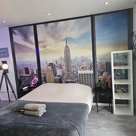 Apartment 1988 New York Baignoire Ilot Et Video Projecteur *
